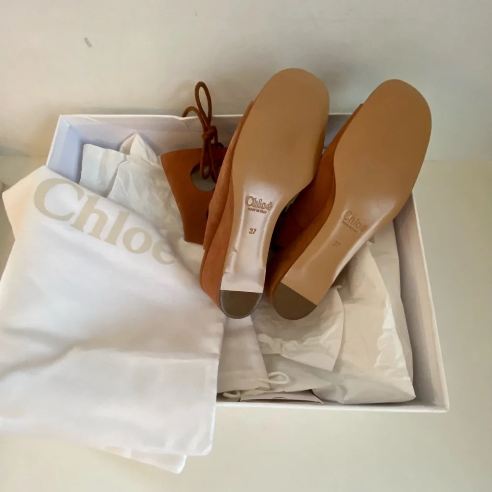 NWT CHLOE TAN SUEDE LACE UP WEDGE RUNWAY GLADIATOR SANDAL - Picture 6 of 16